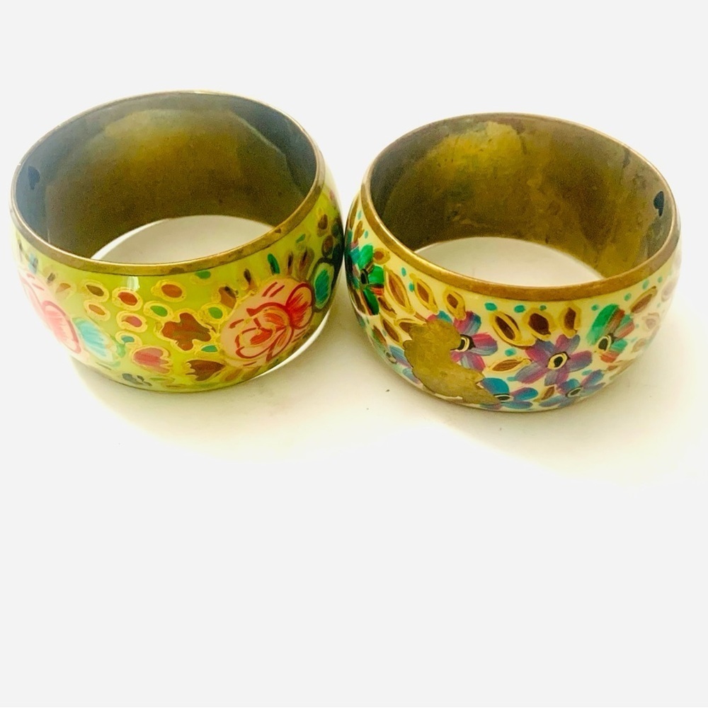 HEART CUT OUT Vintage Enamel Hand Painted Two Chunky Brass Bangle Bracel… - Picture 3 of 4